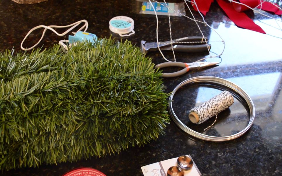 how to make a horse head wreath