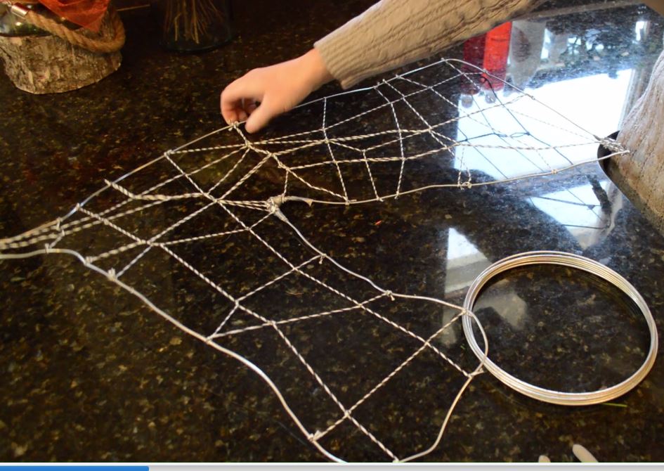 how to make a horse head wreath