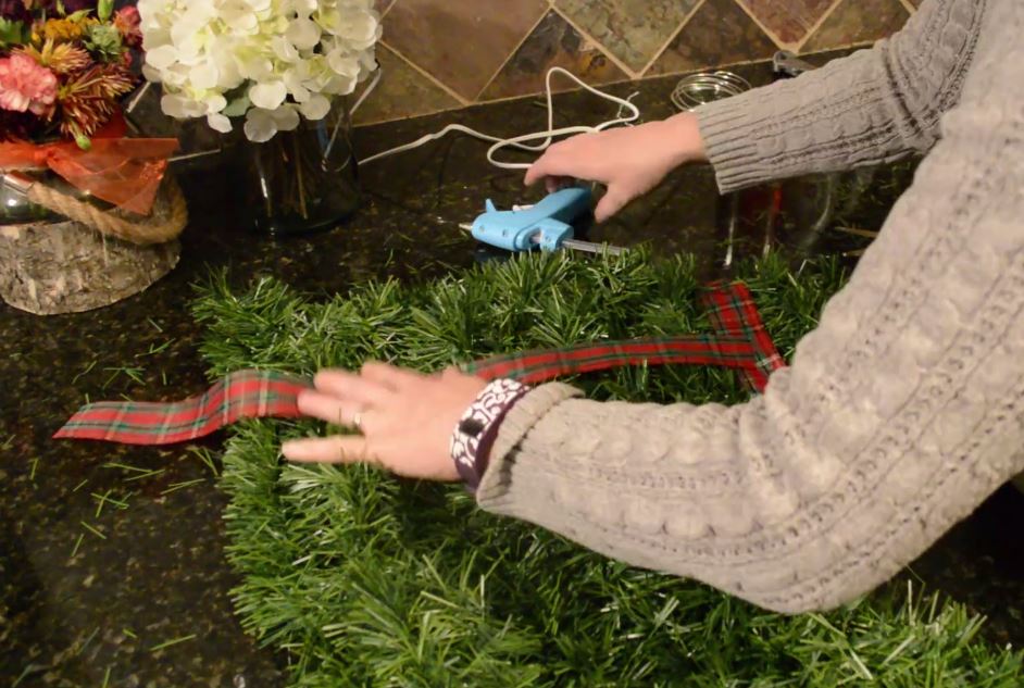 how to make a christmas wreath horse head