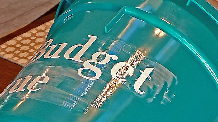 How To Personalize Horse Buckets