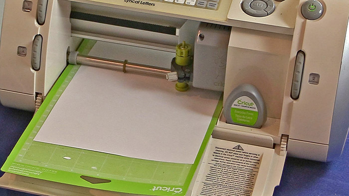 How To Personalize Horse Buckets