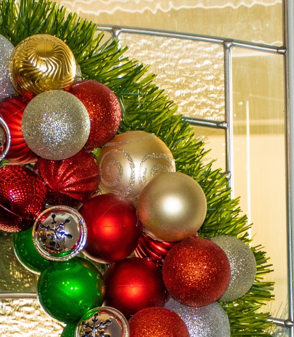 DIY Christmas Ornament Wreath
