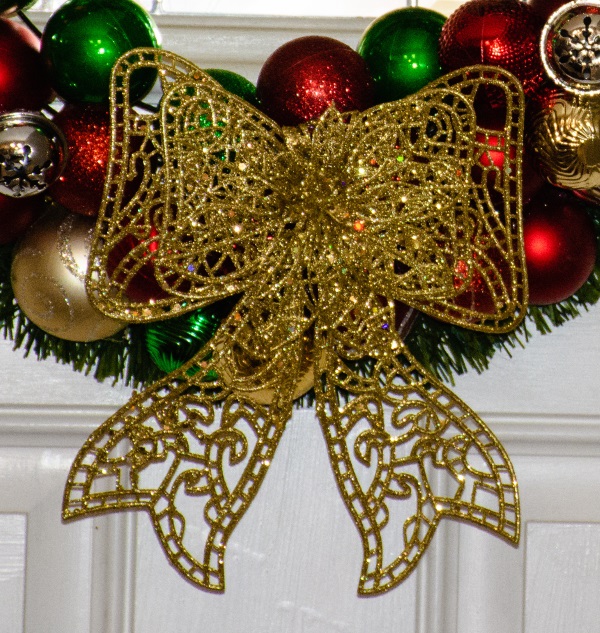 DIY Christmas Ornament Wreath