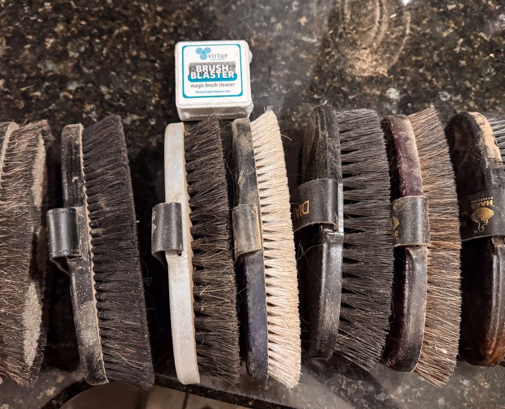 brush blaster brush cleaner