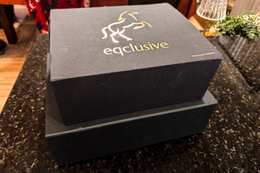 Eqclusive Brush Pack for Black and Bay Horses